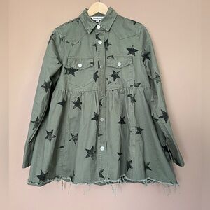 {Davi & Dani} Star Print Frayed Army Babydoll Jacket in Olive - Womens Small